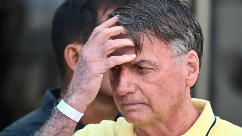 Maioria do STF acompanha relator e vota por 27 anos e três meses de prisão para Jair Bolsonaro
