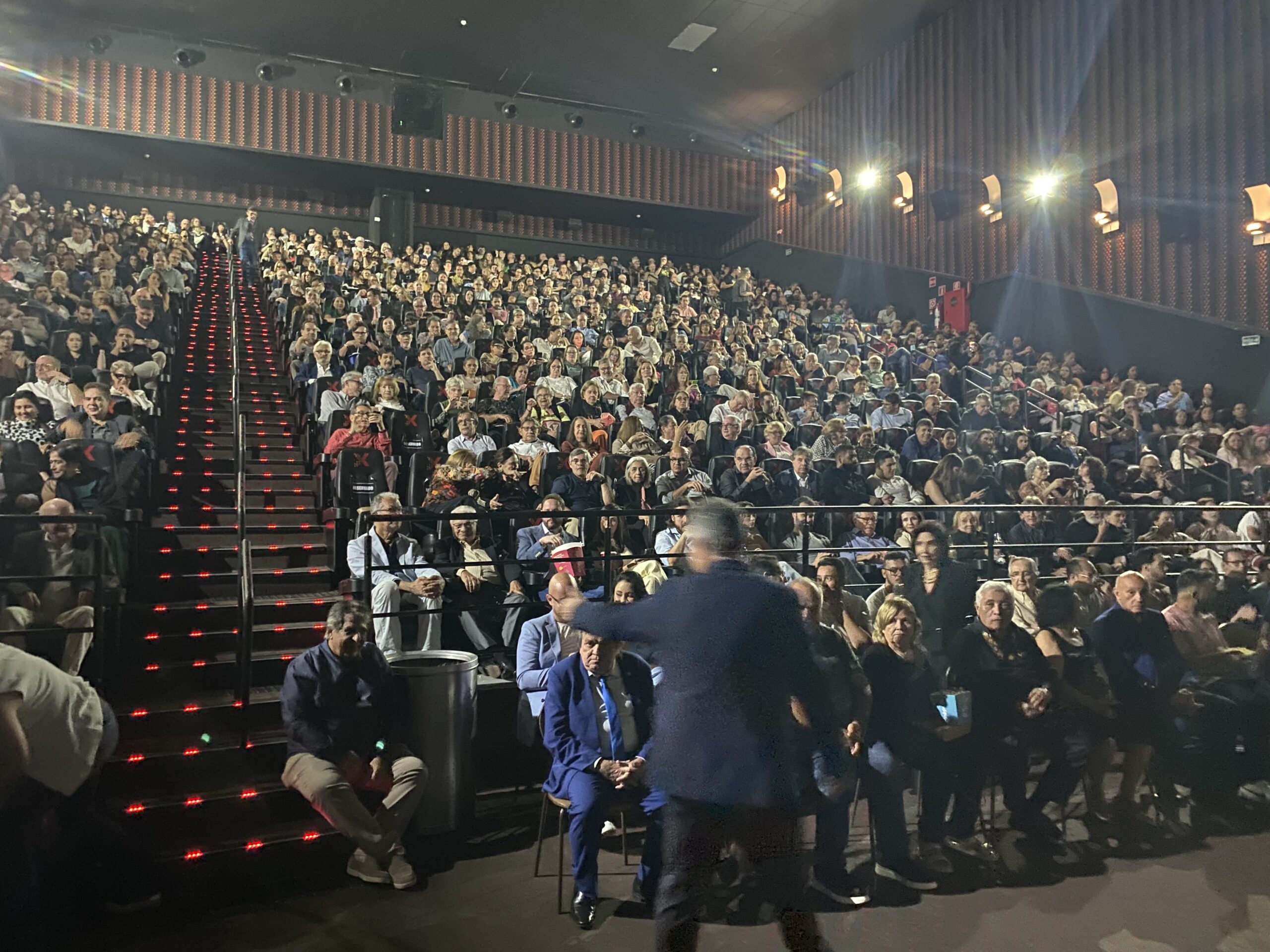 Família Cunha Lima lota Cinepólis, no Manaíra Shopping, com filme “Habeas Pinho” sobre o poeta Ronaldo