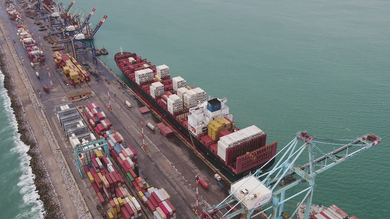 Nova rota do Pecém para a Ásia abre espaço para exportações brasileiras em meio a tensão com os EUA