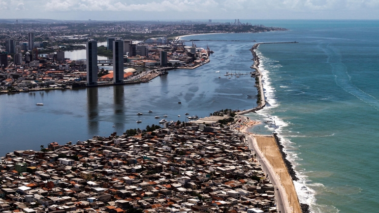 Presidente Lula concede títulos de regularização fundiária em Brasília Teimosa, no Recife