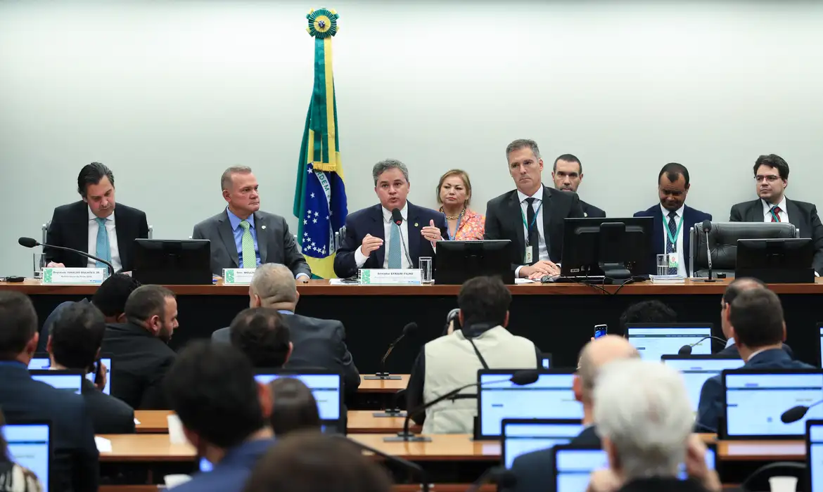 Com mais de 2,4 mil emendas, LDO deve ser votada nesta semana