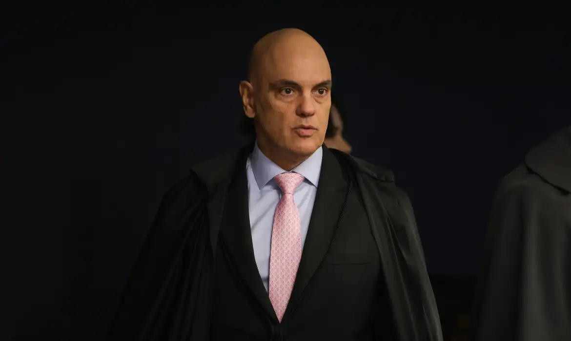 Moraes vota para condenar Bolsonaro e mais sete por golpe de Estado