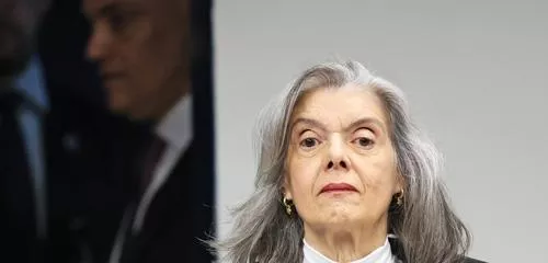 3 a 1: Cármen Lúcia afirma que Bolsonaro liderava organização golpista