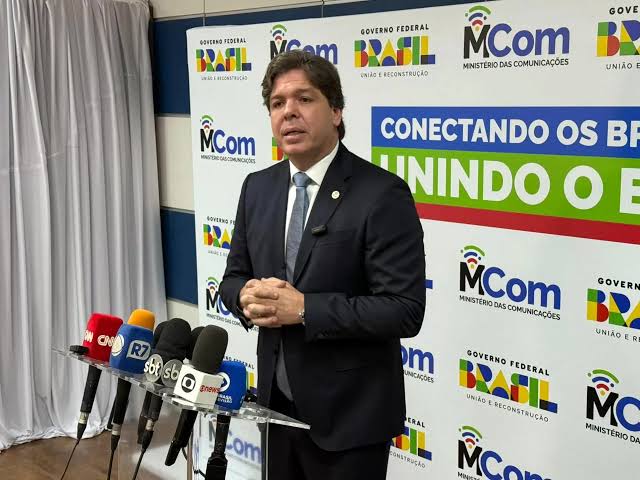 Ministro da Comunicação, Fred Siqueira, fica no governo, após acerto com Alcolumbre e Lula