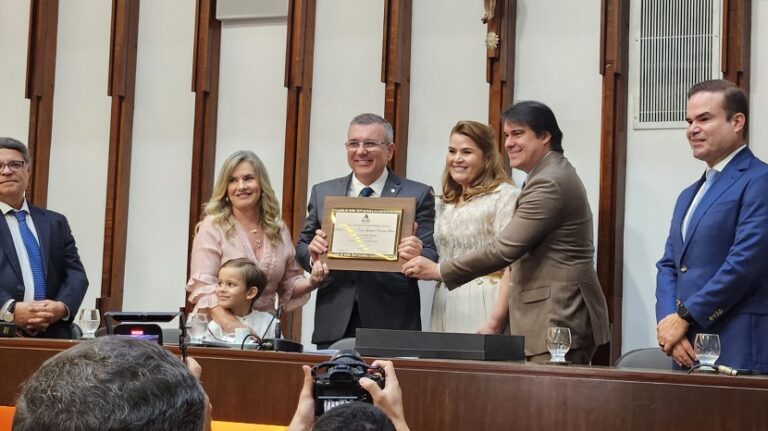 Repercute entrega de título de Cidadão Baiano pela ALBA ao Executivo Augusto Correia Lima, diretor da BAND Nordeste