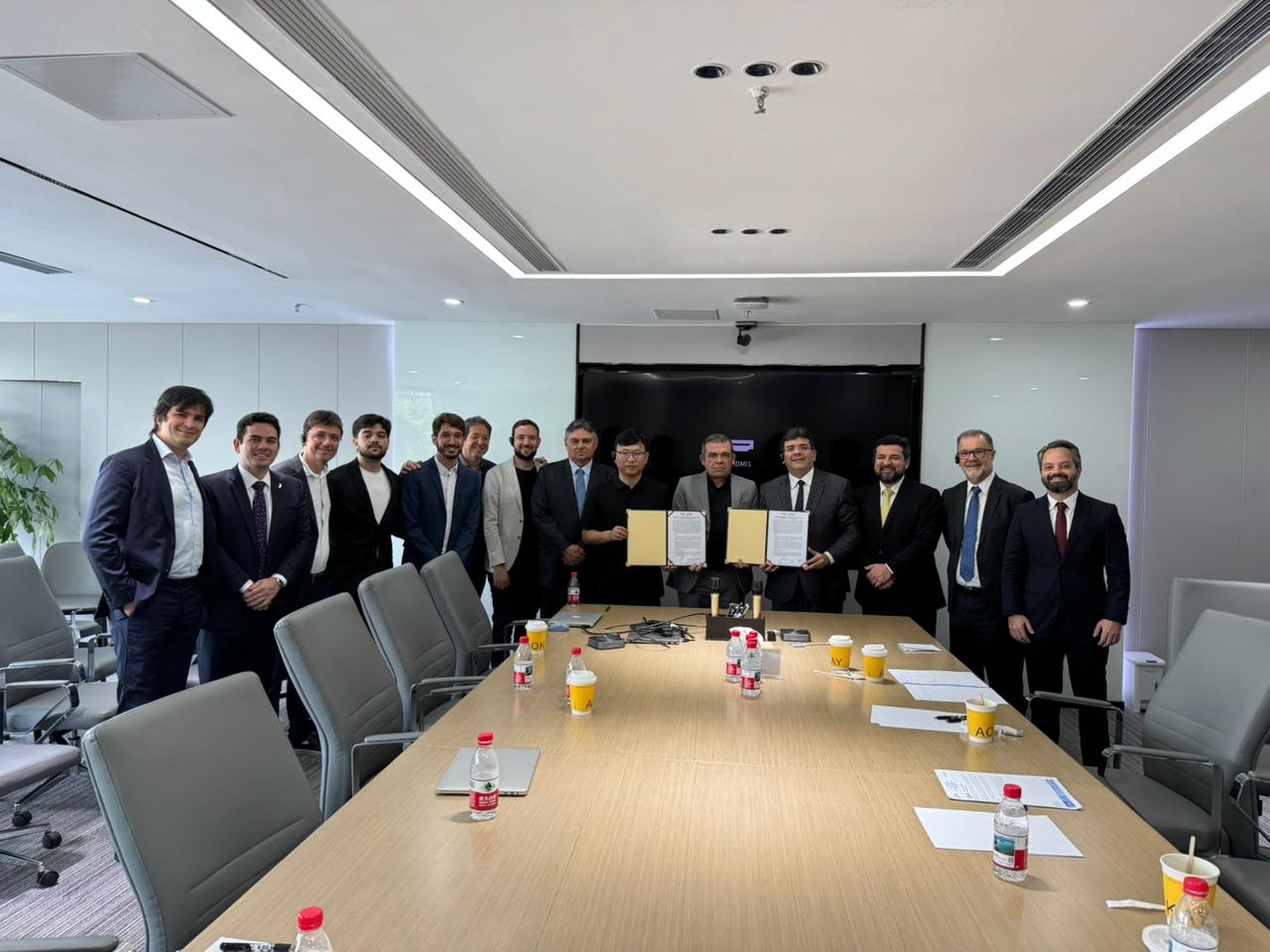 Rafael Fonteles firma acordo na China para instalação de fábrica de equipamentos de fibra óptica