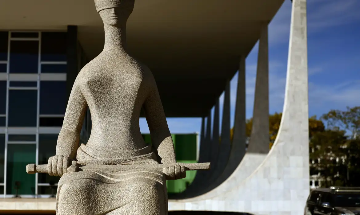 Advogado de Bolsonaro diz que fará defesa verdadeira e informa que ele não está bem