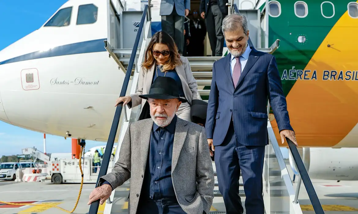 Em agenda internacional,  Lula chega em Roma para eventos sobre segurança-alimentar e encontro com Papa