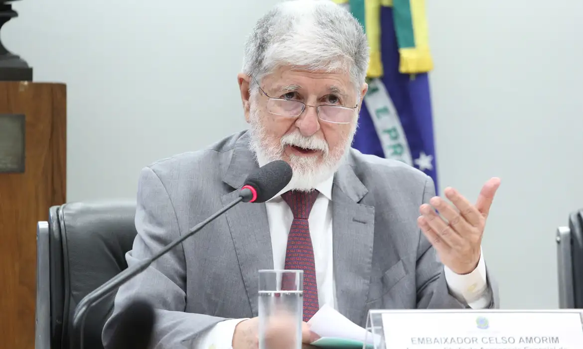 Celso Amorim pede cautela nas negociações Brasil-EUA