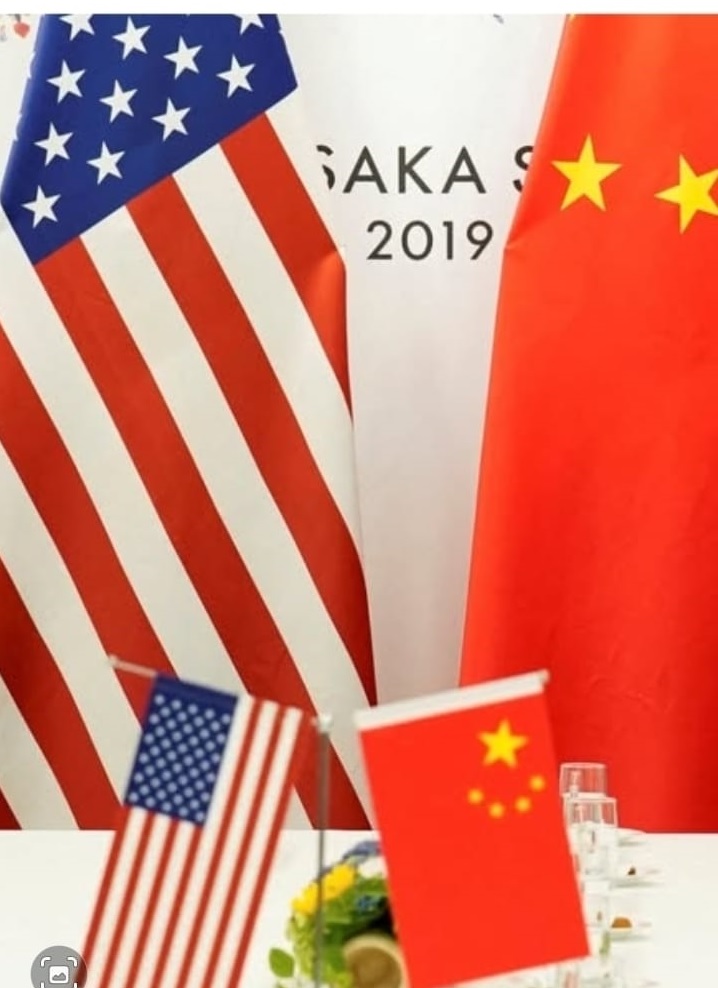 Trump reacende a guerra comercial com tarifa adicional de 100% sobre produtos chineses