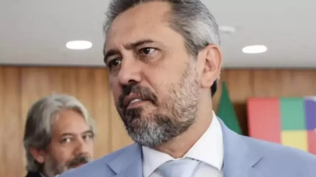 Elmano de Freitas mantém apoio da maioria e lidera corrida pelo governo do Ceará