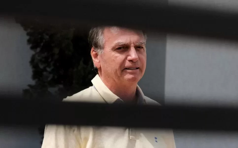 PL suspende atividades partidárias e salário de Bolsonaro