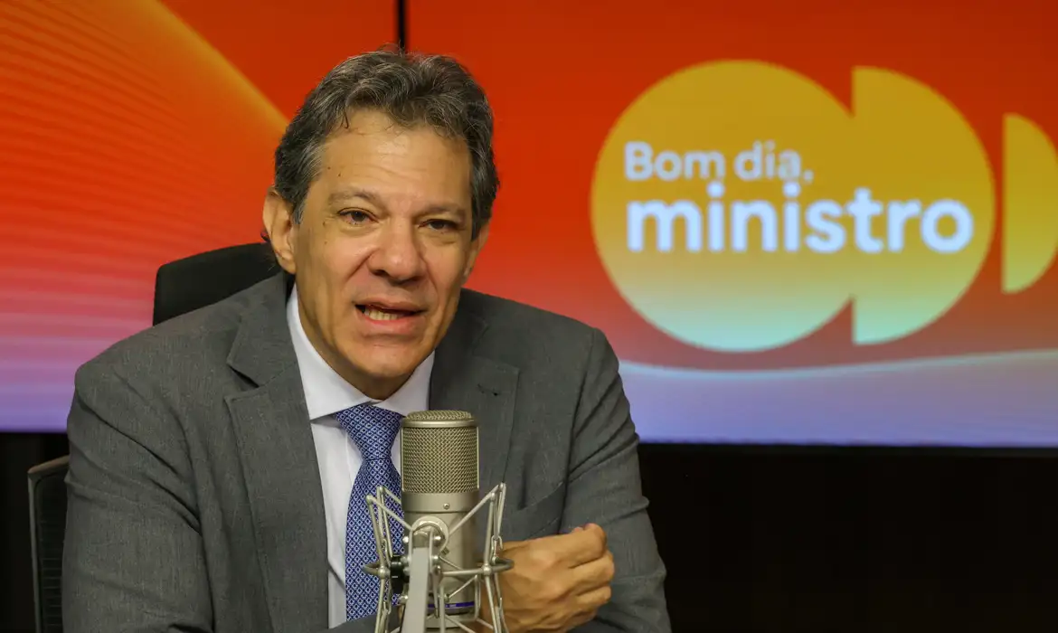 Tarifaço prejudicou mais que beneficiou população dos EUA, diz Haddad