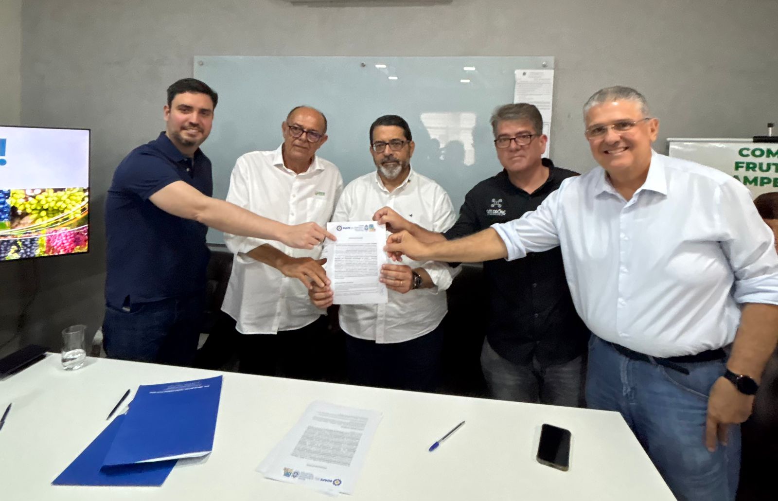 Pacto pelo Agro avança e firma protocolo com o setor de frutas do Vale do São Francisco para retomar exportações por Suape