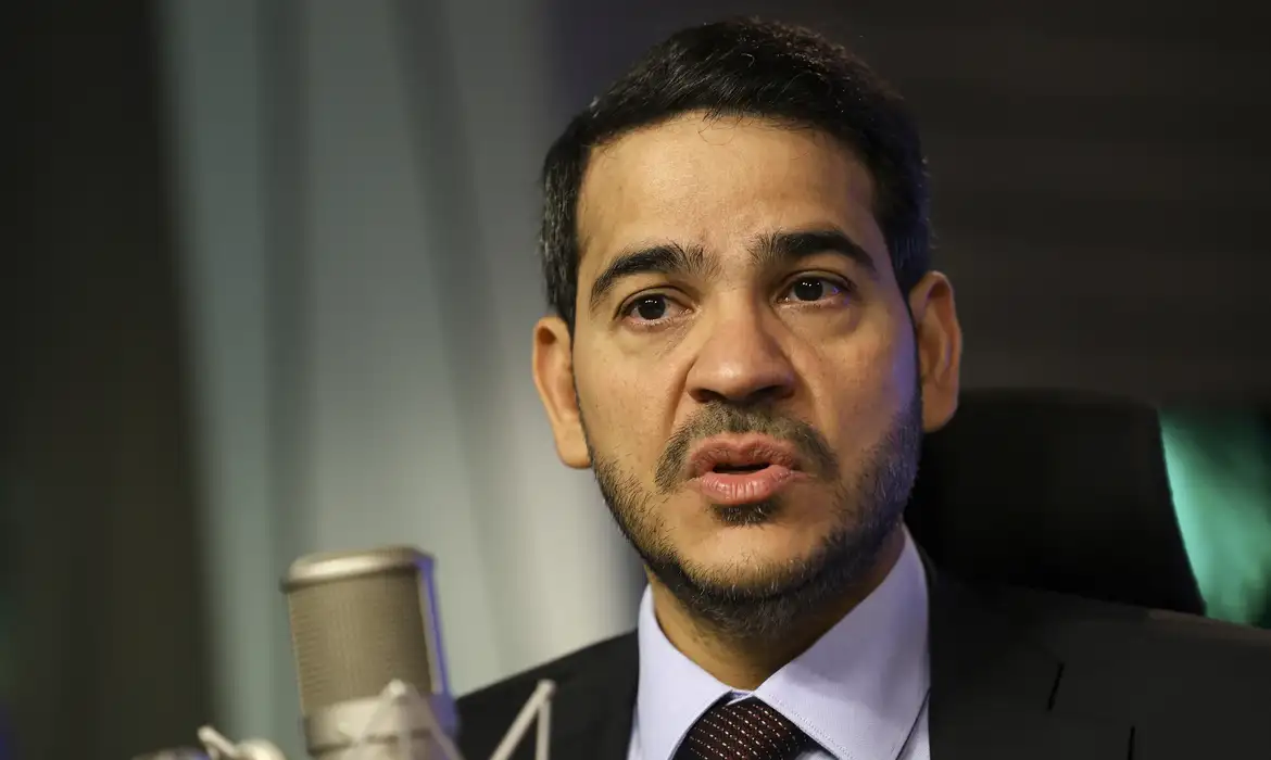 Jorge Messias diz que recebe com honra indicação ao STF