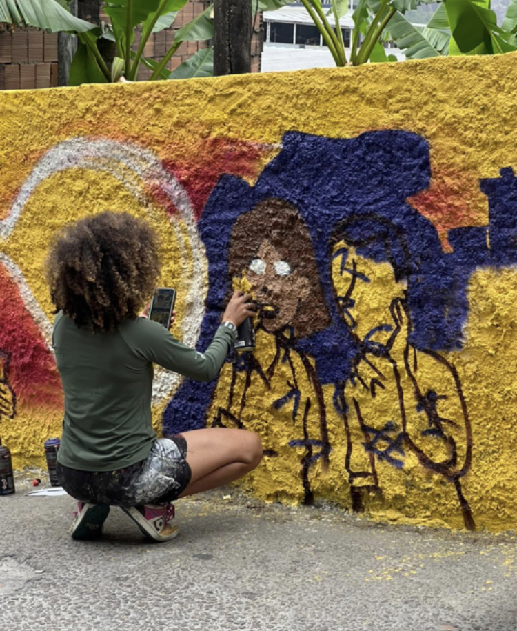 Mureta da Dionéia ganha nova vida com arte de grafiteira da Rocinha e se torna novo ponto turístico da comunidade