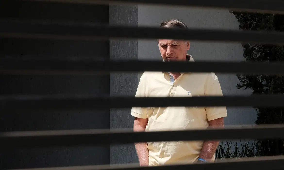 Bolsonaro cita paranoia em audiência de custódia; prisão é mantida