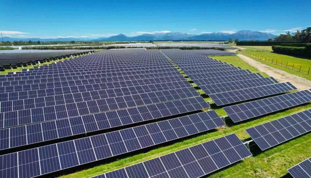 Energia solar atinge 62 gigawatts no Brasil e mais de R$ 279,7 bilhões em investimentos acumulados