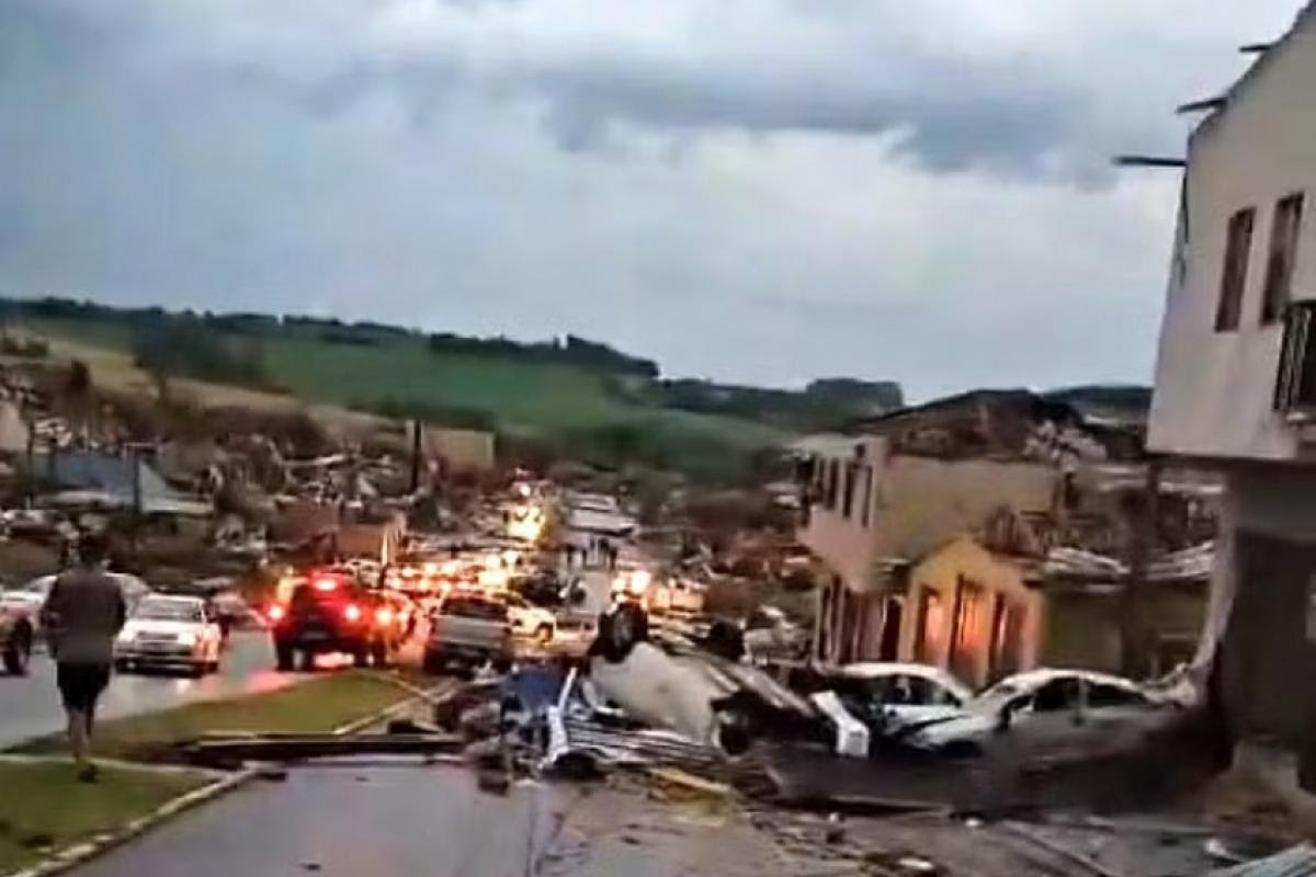 Tornado devasta cidade no Paraná, mata 5 e destrói 60% das casas