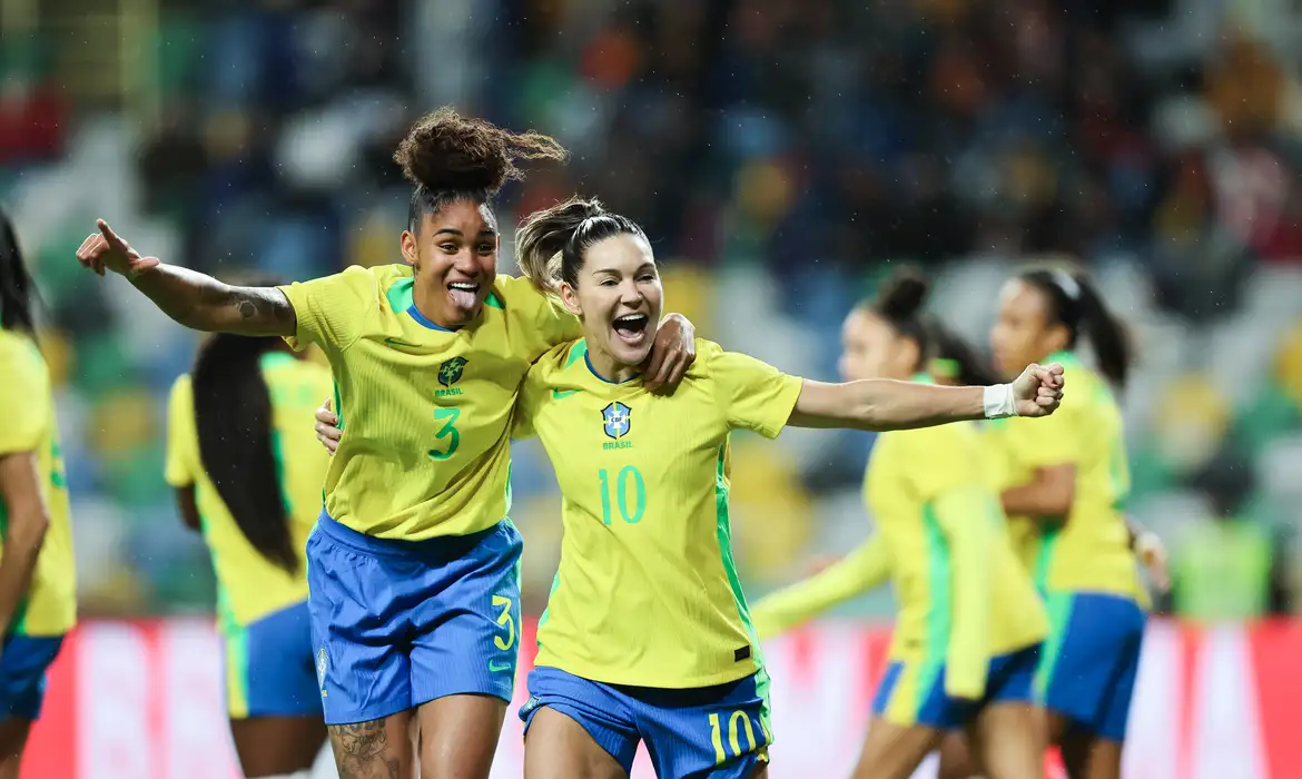 Seleção feminina fecha 2025 com goleada de 5 a 0 sobre Portugal
