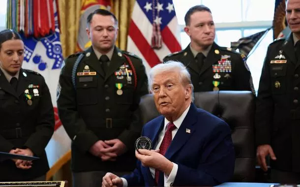 Trump classifica governo da Venezuela como “organização terrorista” e ordena “bloqueio” ao país