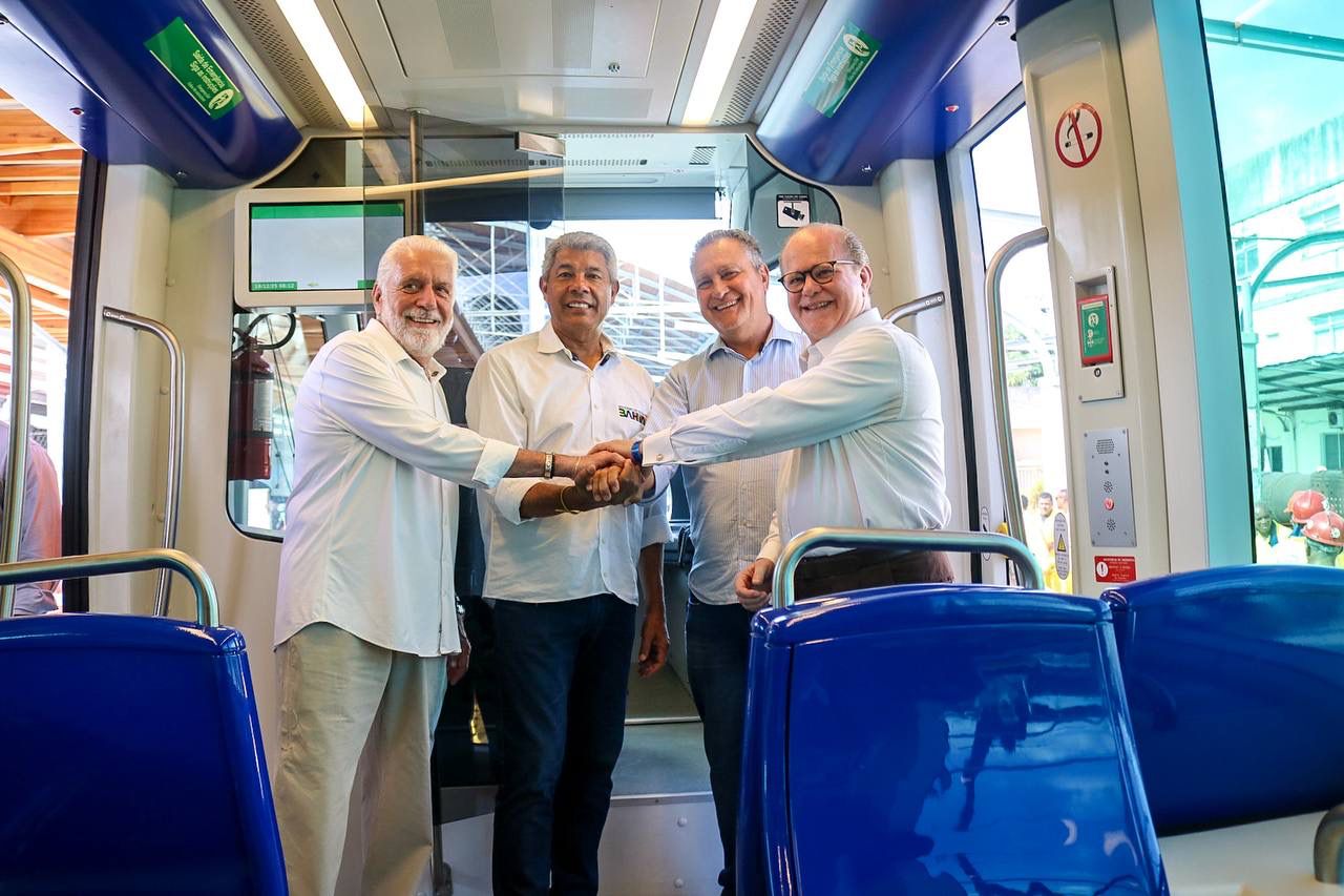 Obra do Governo do Estado, VLT faz primeira viagem-teste e marca avanço na mobilidade da capital baiana