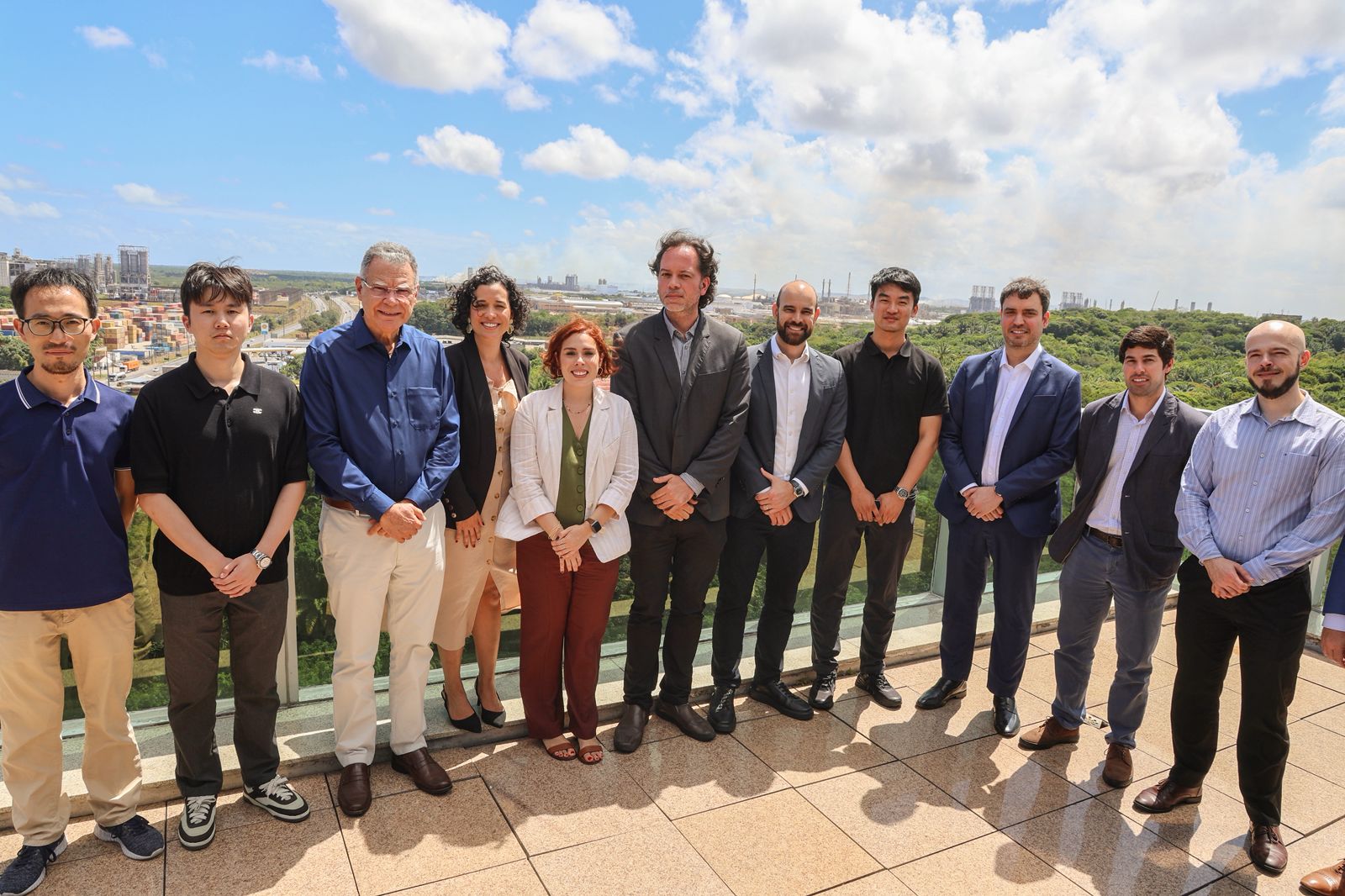 Suape recebe missão da empresa chinesa CATL, maior produtora mundial de baterias para veículos elétricos