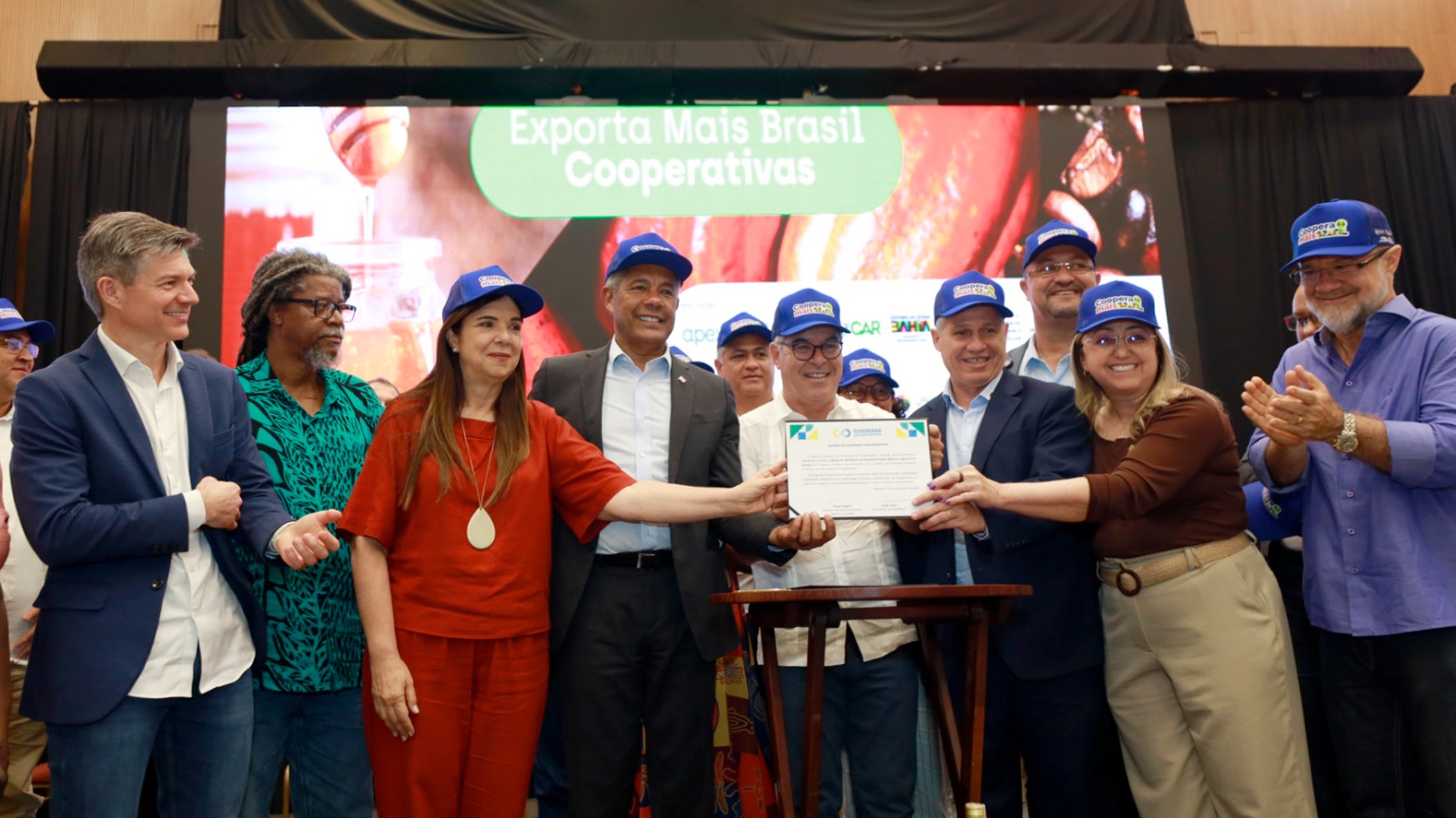 Bahia lança cinco editais de apoio aos pequenos produtores