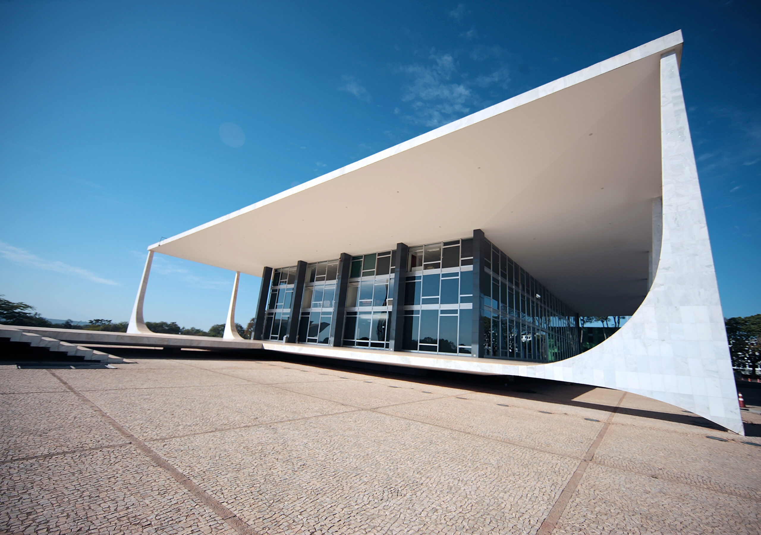 STF determina suspensão dos serviços de loteria e apostas esportivas autorizados por leis municipais