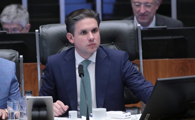 Projeto que reduz penas de Bolsonaro e condenados por tentativa de golpe é aprovado na Câmara Federal