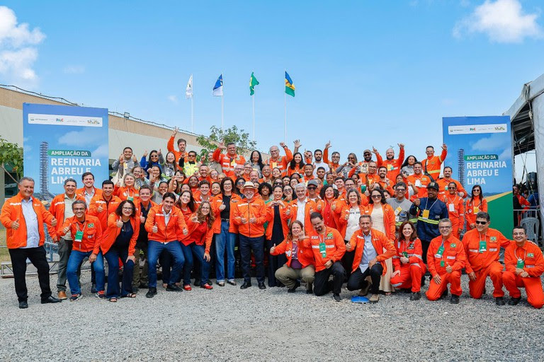 Lula inaugura expansão da refinaria Abreu e Lima e garante “Petrobras a Serviço do Brasil”