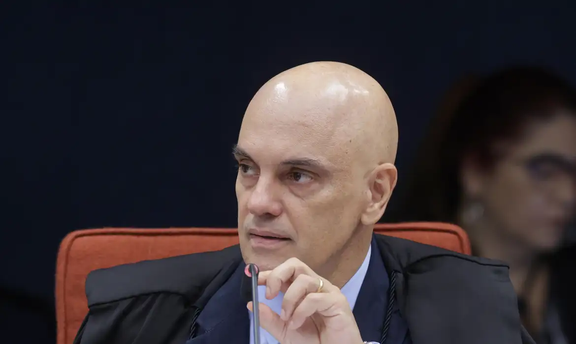 Moraes determina transferência de Bolsonaro para Papudinha