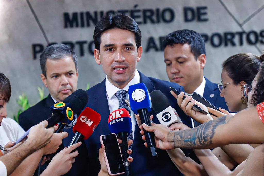 Ministro Silvio Costa Filho deixará o ministério em abril para disputar o Senado