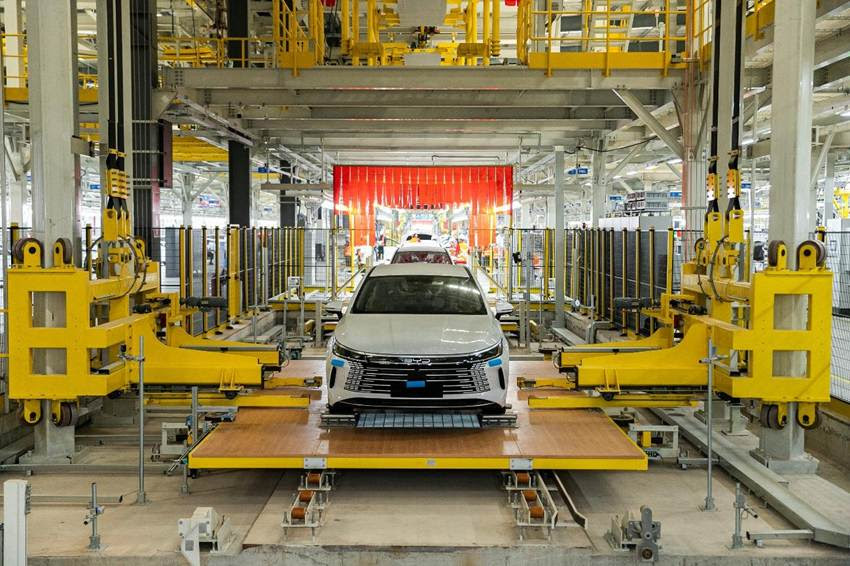 Após recesso, BYD retoma produção em Camaçari e chega a quase 20 mil veículos produzidos