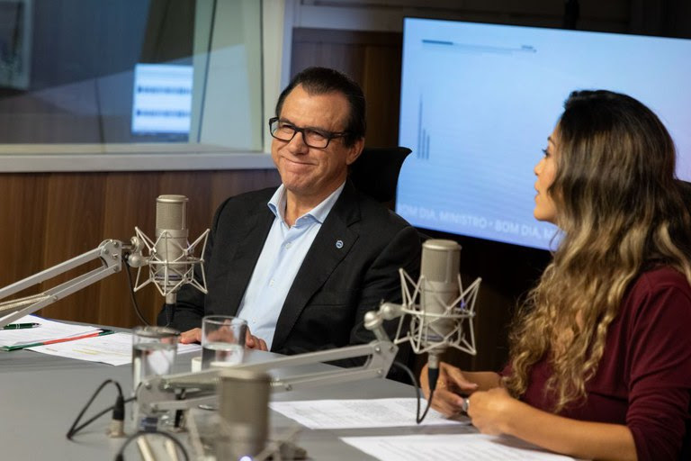 Geração de emprego cresce de forma consistente em todo o país, afirma Luiz Marinho