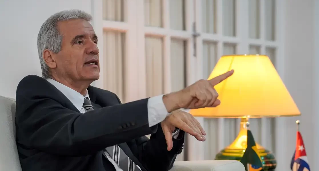 Caso grave: Embaixador de Cuba chama de genocídio medidas de Trump sobre petróleo