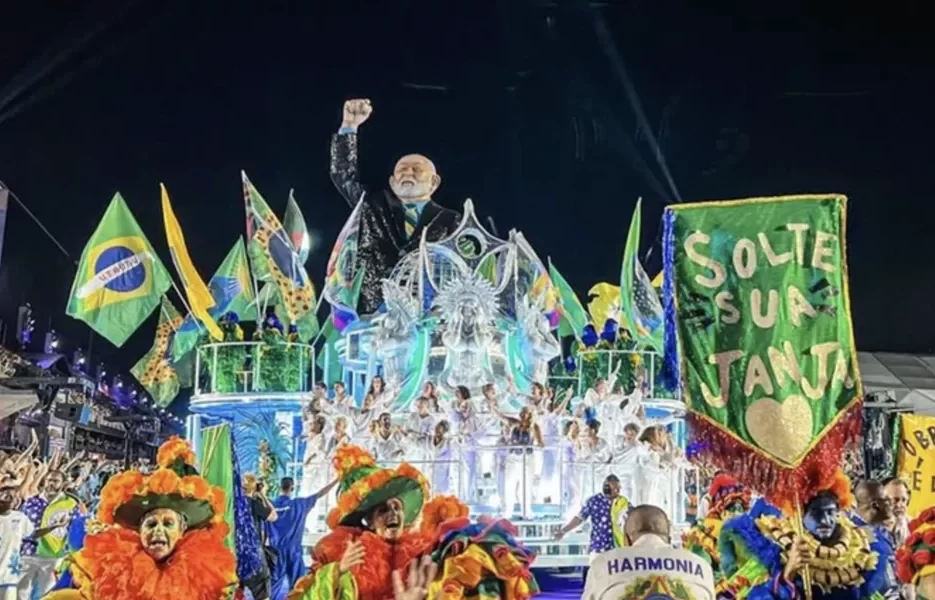 Acadêmicos de Niterói homenageia Lula na Sapucaí
