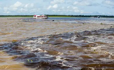 Manaus: helicóptero e sonares reforçam buscas por vítimas de naufrágio