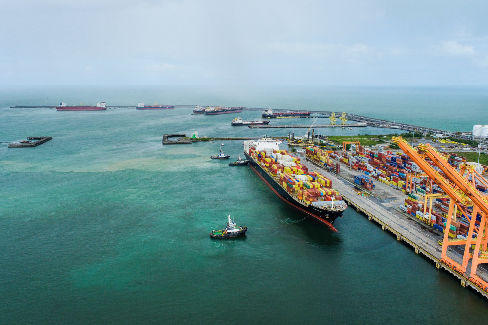 Movimentação em Suape avança 38,6% no início de 2026