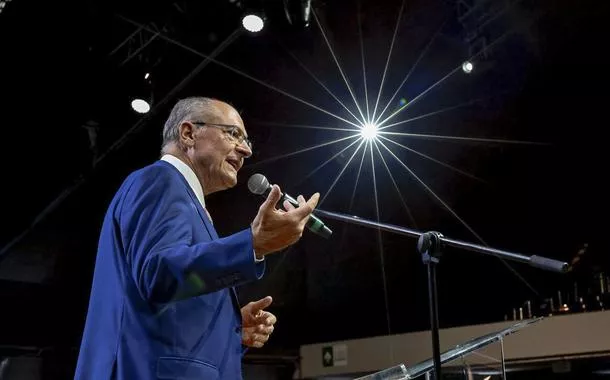 Alckmin diz que deixará ministério em abril, mas seguirá como vice de Lula