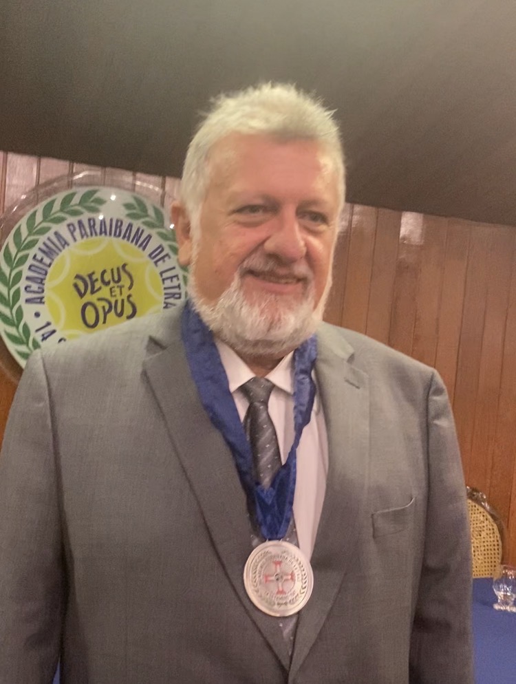 Carlos Vieira traduz no “Porque hoje é Sábado!”, a crônica sobre “Uma volta no tempo”
