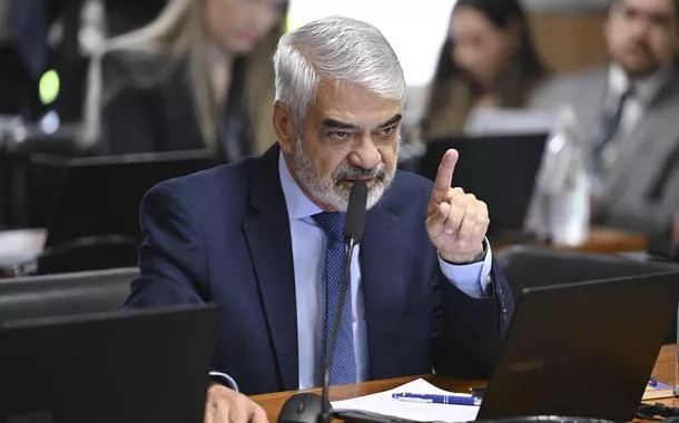 Humberto Costa aposta em ampla maioria no Senado para aprovar fim da 6×1
