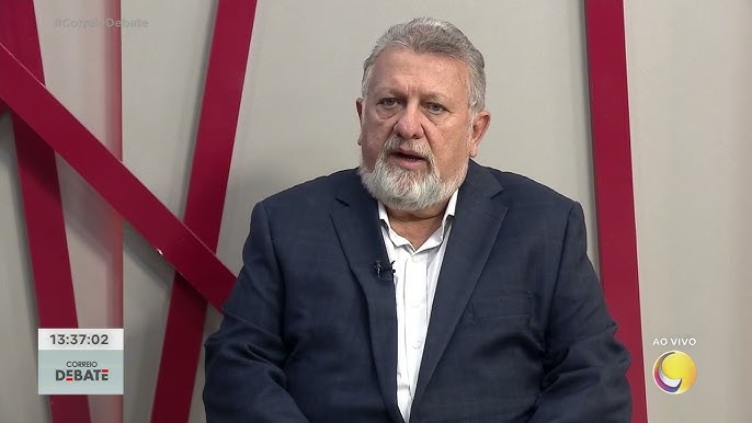 Em nova crônica, Carlos Vieira expõe empobrecimento musical nos festejos juninos no Nordeste