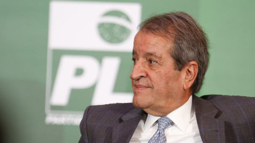 Ministro Flávio Dino manda bloquear R$ 119 milhões do presidente do PL