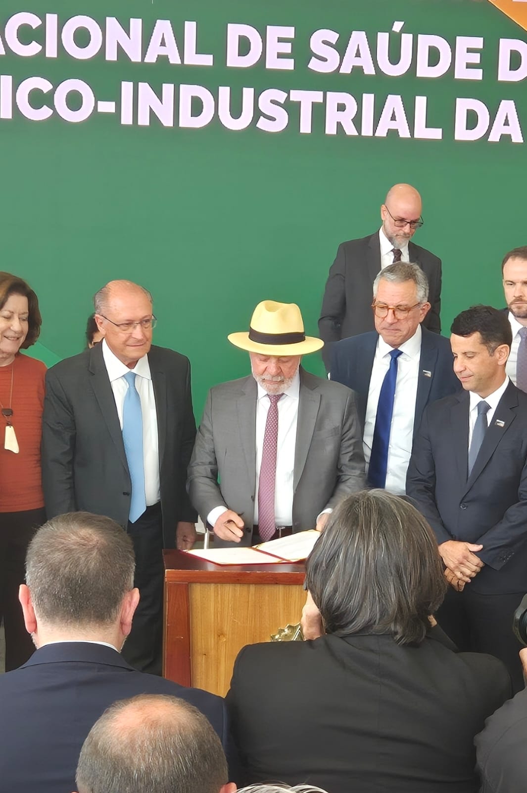 Presidente sanciona em Brasília Lei reforçando a Saúde pública com ciência e tecnologia, bem como a indústria nacional historicamente