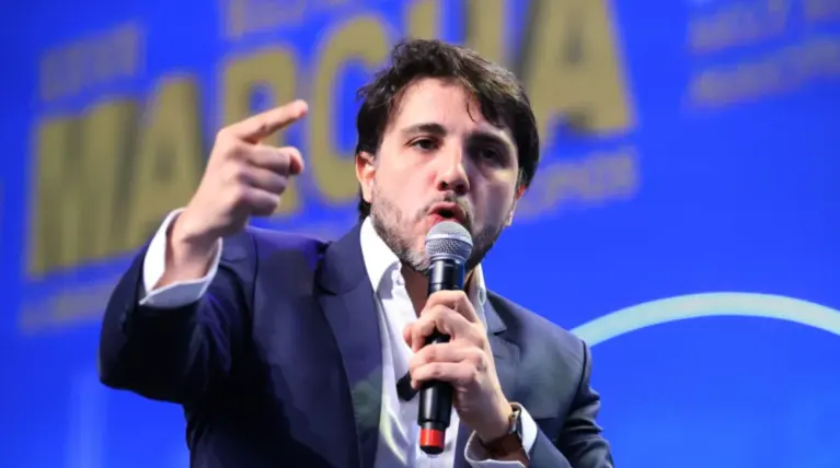 Em sabatina, Renan Santos prega bomba nuclear e critica a China