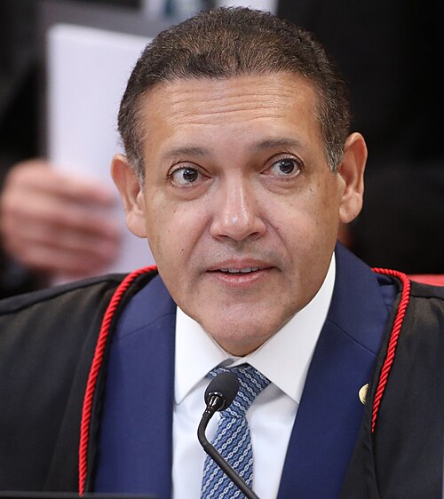 Kassio Nunes Marques se declara impedido de votar em sessão do STF; Toffoli se diz suspeito