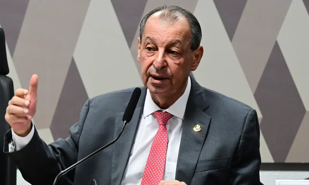 Relator da CCJ rejeita emendas da oposição que buscavam manter 6×1
