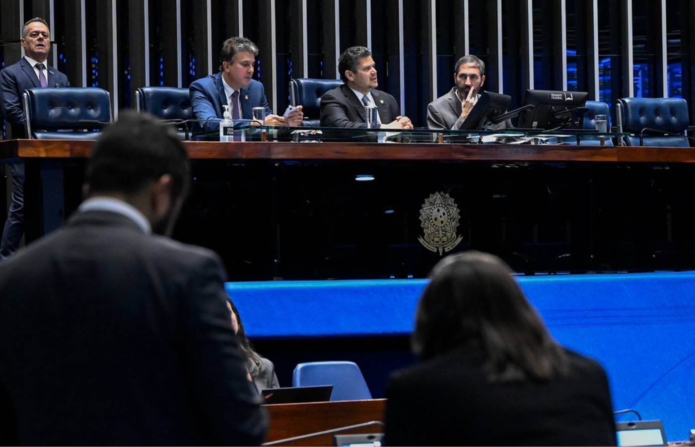 Senado adia votação da PEC que acaba com escala 6×1 para depois das eleições