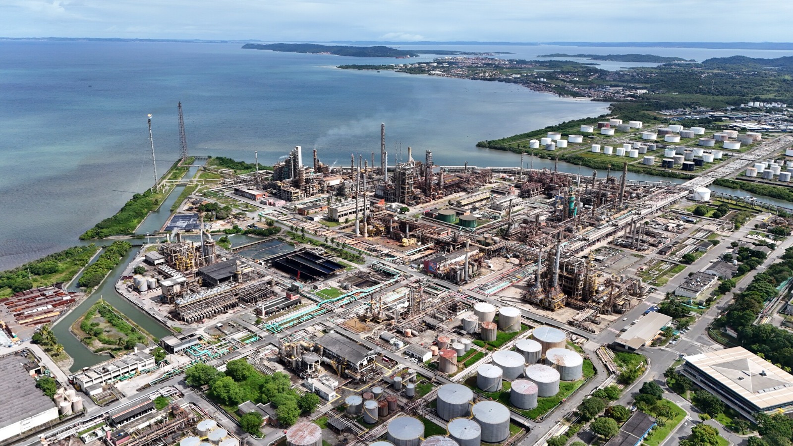 Acelen amplia produção de diesel para atender ao Nordeste